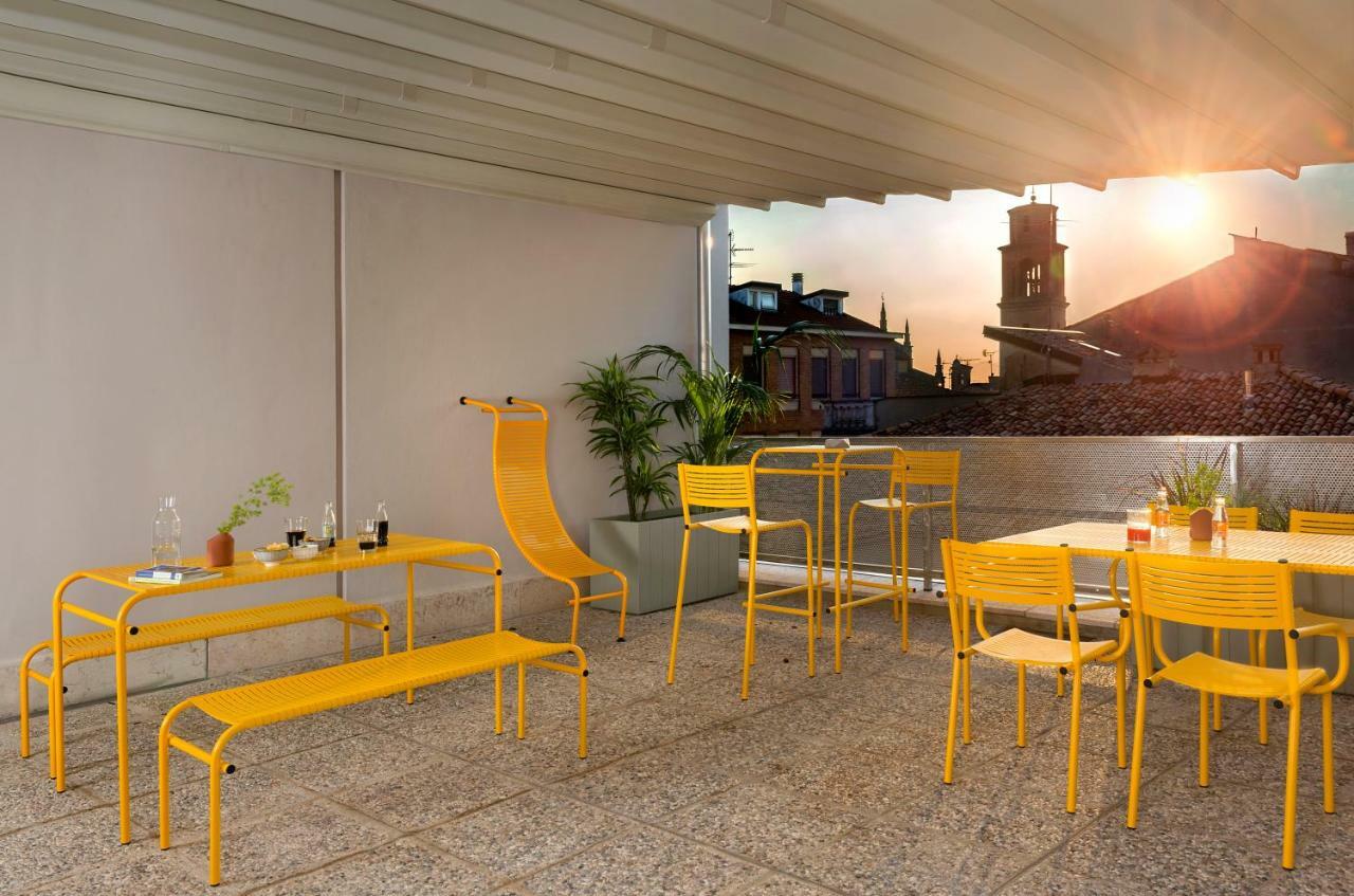 Bnbiz - Coworking Hotel フィオレンツオーラ・ダルダ エクステリア 写真