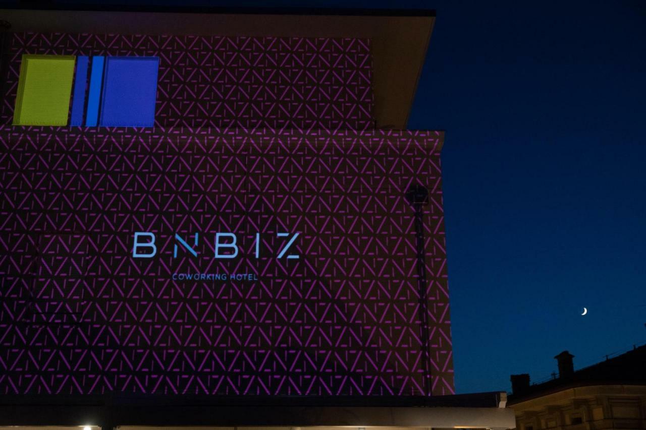 Bnbiz - Coworking Hotel フィオレンツオーラ・ダルダ エクステリア 写真